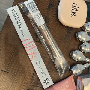 Dibs Duo Face Brush (two Different Packaging - Brush Per Order)